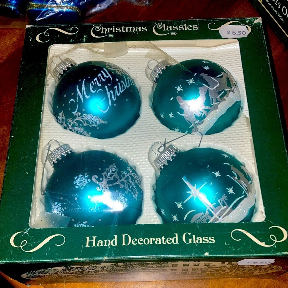 Christmas hand decorated glass NWT 4 pc